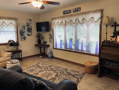 4806 Fillmore Ln, Davenport, IA 52806 - photo 4