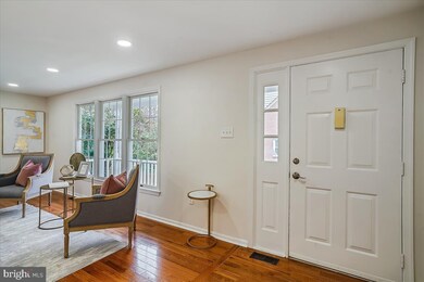 304 Chestnut Ave, Washington Grove, MD 20880 - photo 3