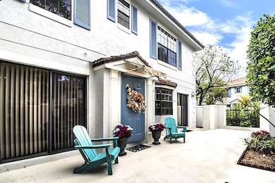 386 Prestwick Cir unit 3, Palm Beach Gardens, FL 33418 - photo 2