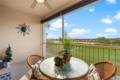 Sunroom / solarium with ceiling fan