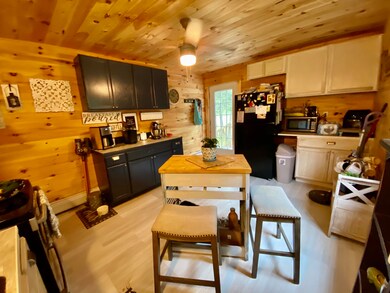 Eat-In Kitchen