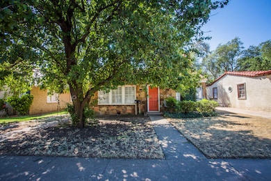 2507 26th St unit Front, Lubbock, TX 79410 - photo 2