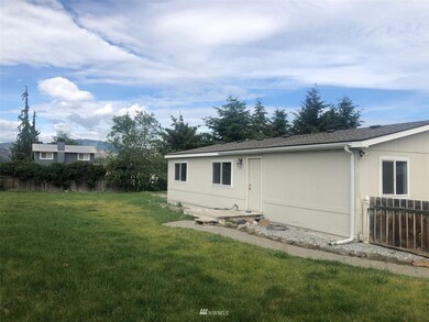 10 N Lyle Ave, East Wenatchee, WA 98802 - photo 2