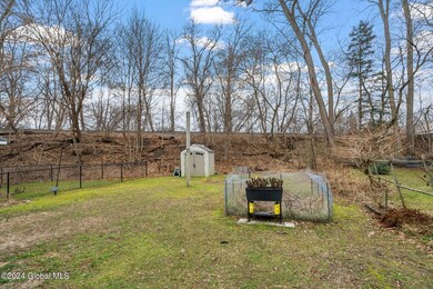 114 Pershing Dr, Schenectady, NY 12302 - photo 4