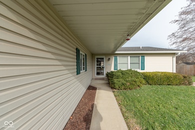 2462 W Southwind Ct, Columbus, IN 47201 - photo 2
