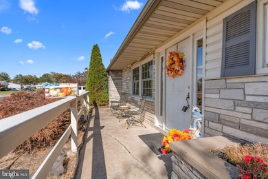 34 Tulip Ln, Levittown, PA 19054 - photo 3