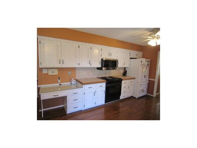 208 S Silver Top Ln, Raymore, MO 64083 - photo 5