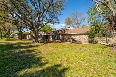 921 Stonelake Dr, Cleburne, TX 76033 - photo 3