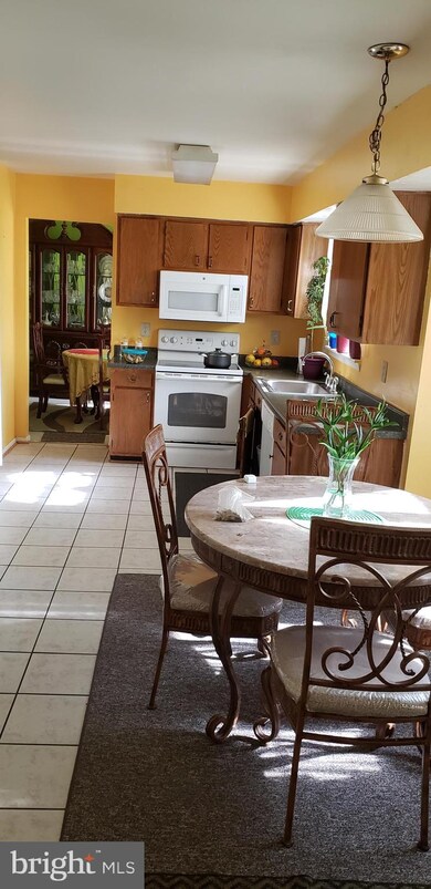 5205 Aldershot Dr, Lanham, MD 20706 - photo 5