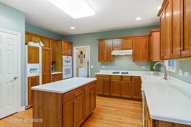 4255 Meadowview Dr, Glenview, IL 60026 - photo 5