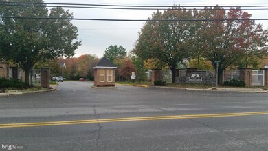 5604 Fishermens Ct, Clinton, MD 20735 - photo 3