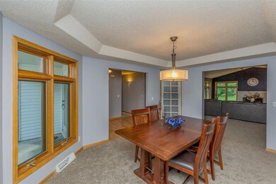 1712 Greenlefe Ct NW, Cedar Rapids, IA 52405 - photo 5