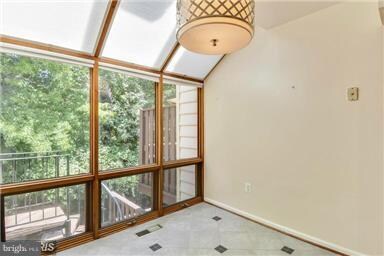 5726 Brewer House Cir, Rockville, MD 20852 - photo 6