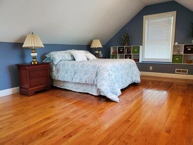 13 1/2 Merrimac St unit 2, Amesbury, MA 01913 - photo 4