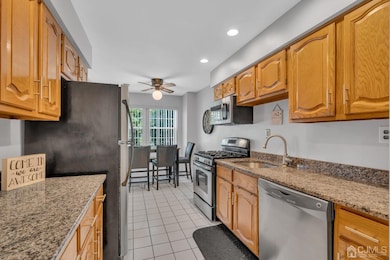 203 Newport Ct unit 2C, Fords, NJ 08863 - photo 7