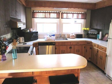 25 Pleasant St, Millinocket, ME 04462 - photo 4