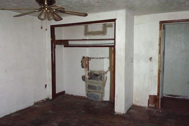 671 S Chestnut St, Clarksburg, WV 26301 - photo 4