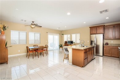 KITCHEN, EAT-IN AREA AND FAMILY ROOM!