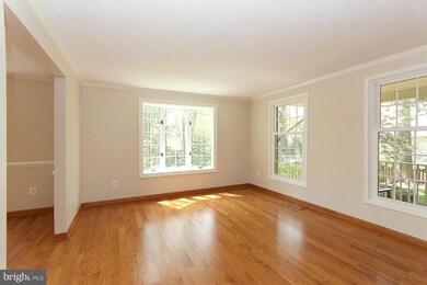 15017 Woodglen Ct, Dumfries, VA 22025 - photo 2