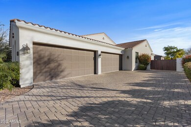 2557 E Locust Dr-5