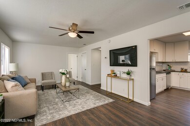 6212 Pennant Dr W, Jacksonville, FL 32244 - photo 4