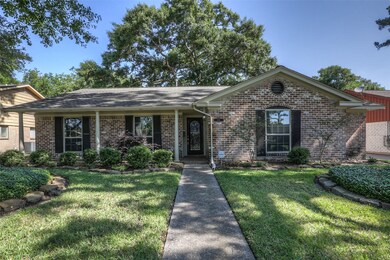 1122 Creekmont Dr, Houston, TX 77091 - photo 2