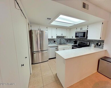 Kitchen 1 Center