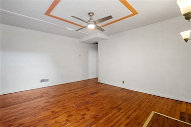 Spacious living room