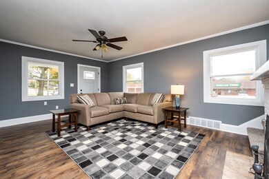 563 Forest Dr SE, Cedar Rapids, IA 52403 - photo 2