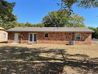 1504 N Indian Ln, Okmulgee, OK 74447 - photo 2