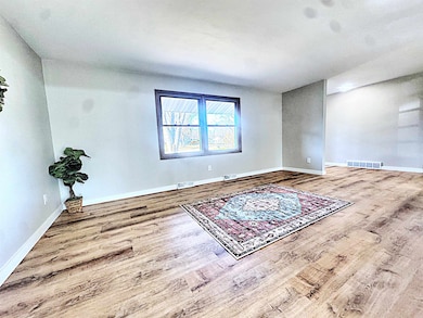 708 Miller Lane Ct, Kaukauna, WI 54130 - photo 4