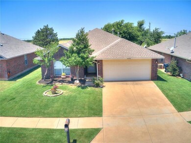 21899 Homesteaders Place, Edmond, OK 73012 - photo 2