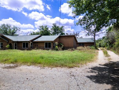 917 Fox Ln, Azle, TX 76020 - photo 4