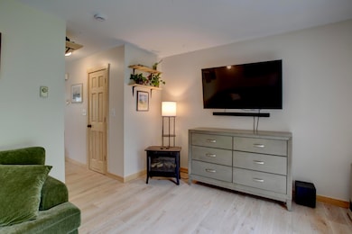 5 Glenridge - Living Room9