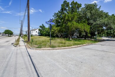 1734 Creek Dr, Houston, TX 77055 - photo 3