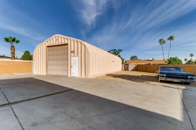 1,680sq ft Shop