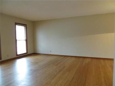 8332 Twilight Ln, Lenexa, KS 66219 - photo 2