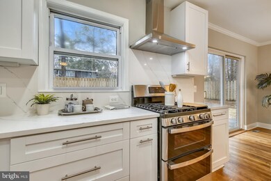 6356 Waterway Dr, Falls Church, VA 22044 - photo 5