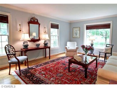 Living Room - Light and airy with beautiful crown 