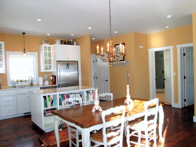 155 Maple Ave unit B, Great Barrington, MA 01230 - photo 5