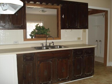 2813 5th St, Bay City, TX 77414 - photo 4