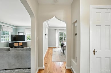 3935 Eileen Dr, Cincinnati, OH 45209 - photo 3