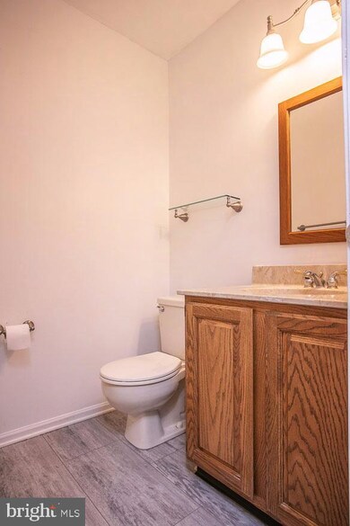 2102 Yorktown S, Norristown, PA 19403 - photo 5