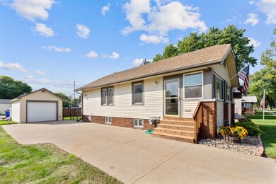 1222 Ellis Blvd NW, Cedar Rapids, IA 52405 - photo 2