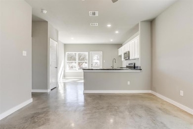 202 Hollingsworth St, Cleburne, TX 76031 - photo 5