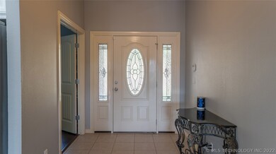 15764 Crystal Bay Dr, Skiatook, OK 74070 - photo 3