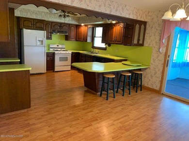 308 Cardinal Dr, Kingston, PA 18704 - photo 3