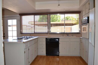 1728 E. Ellis