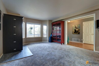Formal Living/Den