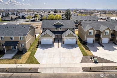 921 W Ted Yao Way, Moses Lake, WA 98837 - photo 2